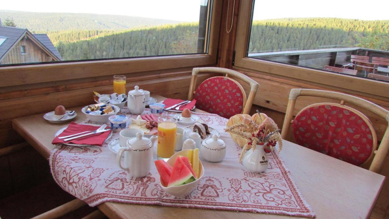 Berggasthaus & Pension Schoene Aussicht คลินเงนธาล ภายนอก รูปภาพ