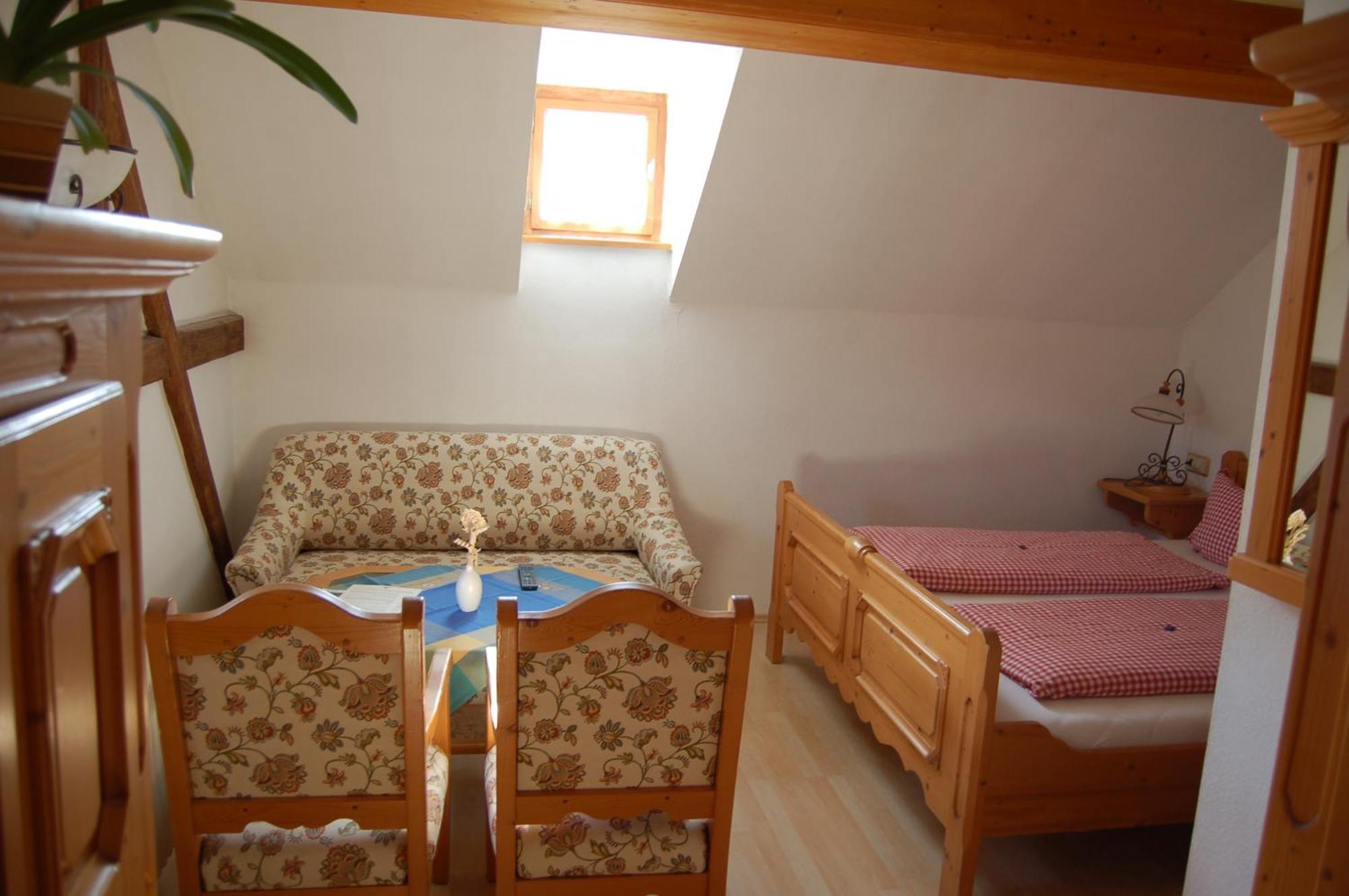 Berggasthaus & Pension Schoene Aussicht คลินเงนธาล ภายนอก รูปภาพ