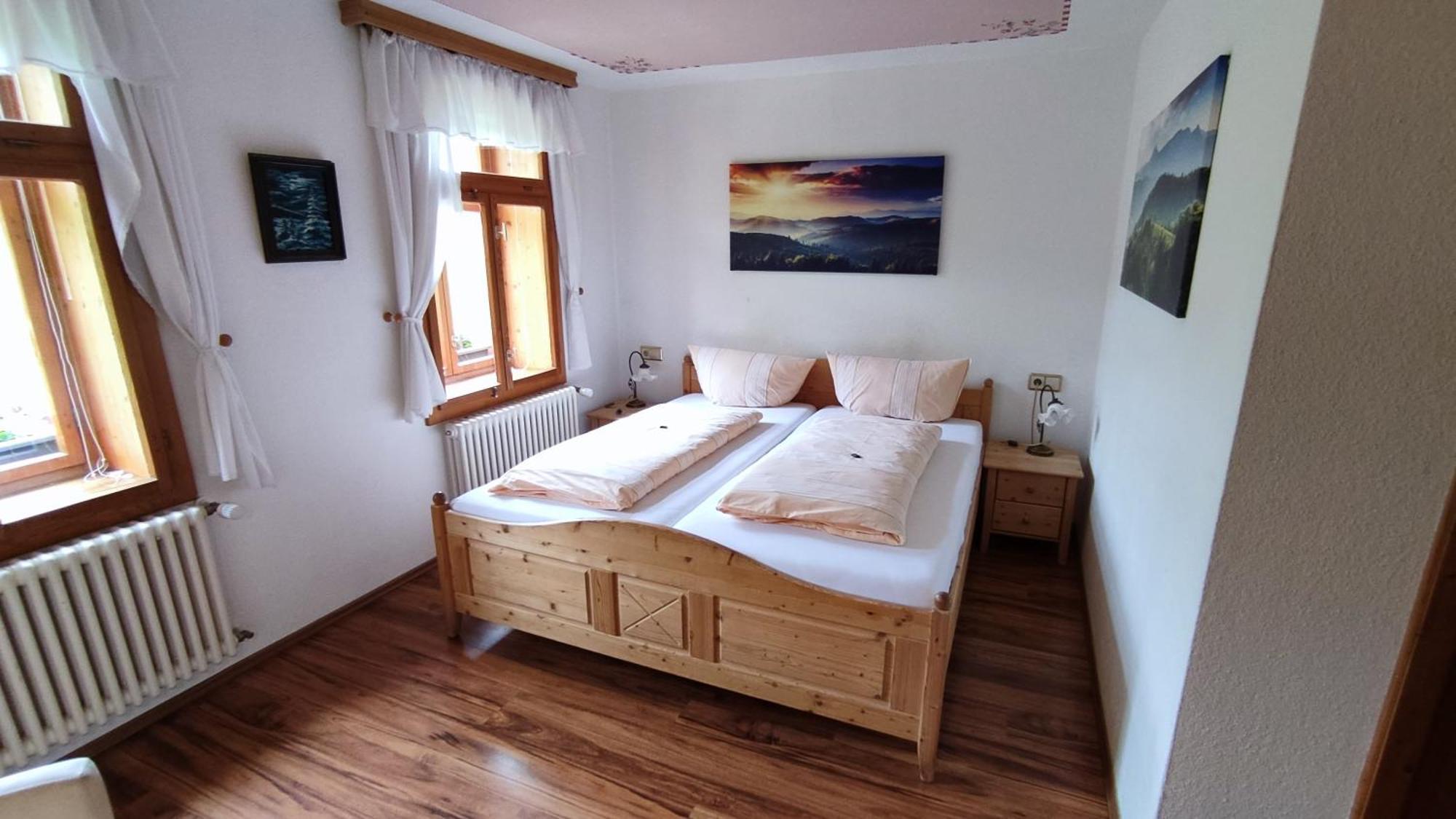 Berggasthaus & Pension Schoene Aussicht คลินเงนธาล ภายนอก รูปภาพ