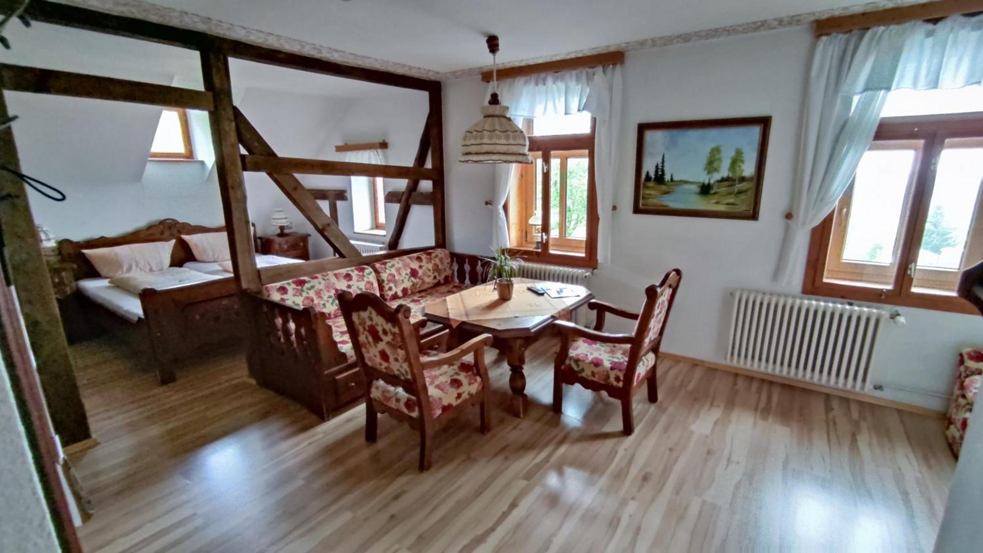 Berggasthaus & Pension Schoene Aussicht คลินเงนธาล ภายนอก รูปภาพ