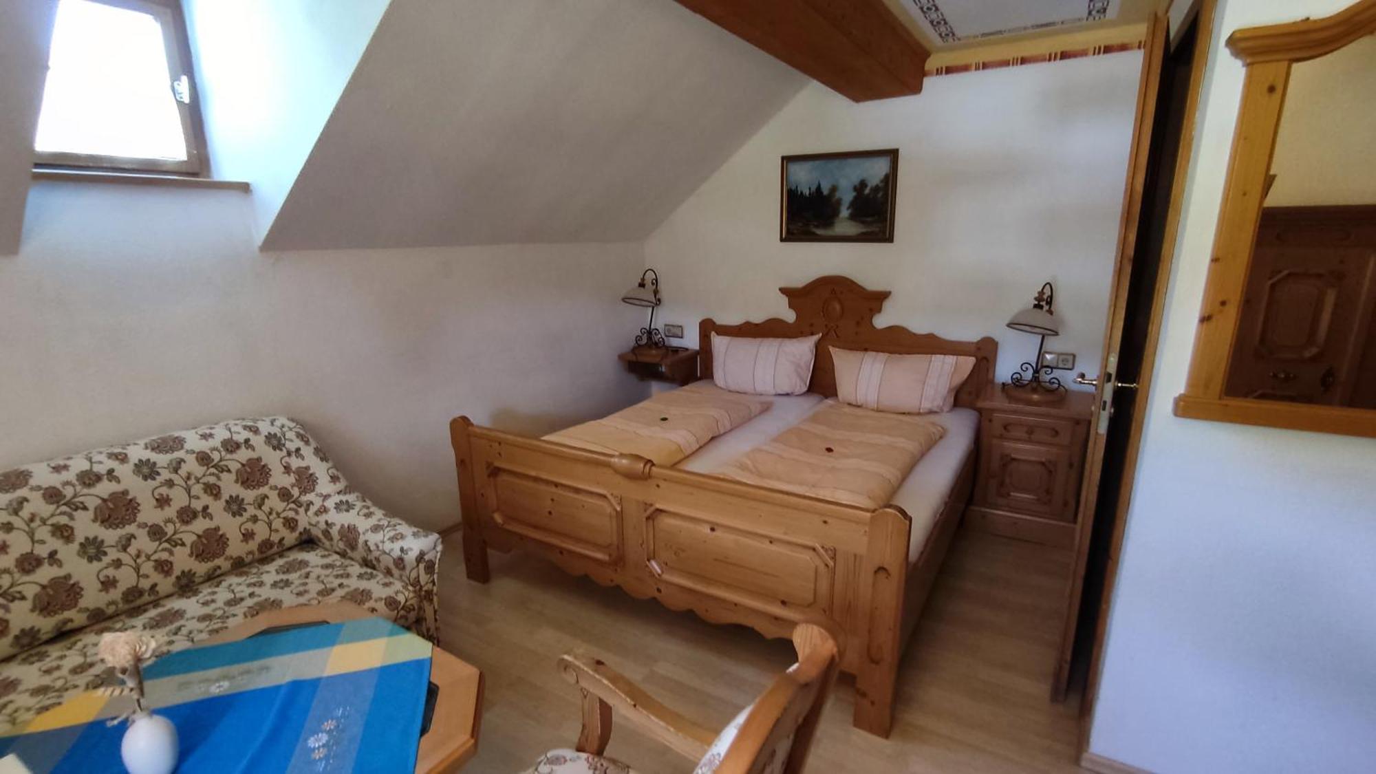 Berggasthaus & Pension Schoene Aussicht คลินเงนธาล ภายนอก รูปภาพ