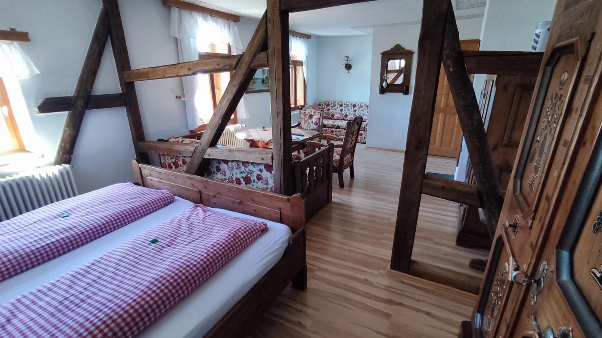 Berggasthaus & Pension Schoene Aussicht คลินเงนธาล ภายนอก รูปภาพ