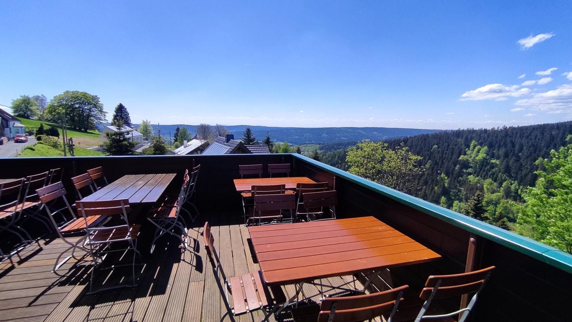 Berggasthaus & Pension Schoene Aussicht คลินเงนธาล ภายนอก รูปภาพ